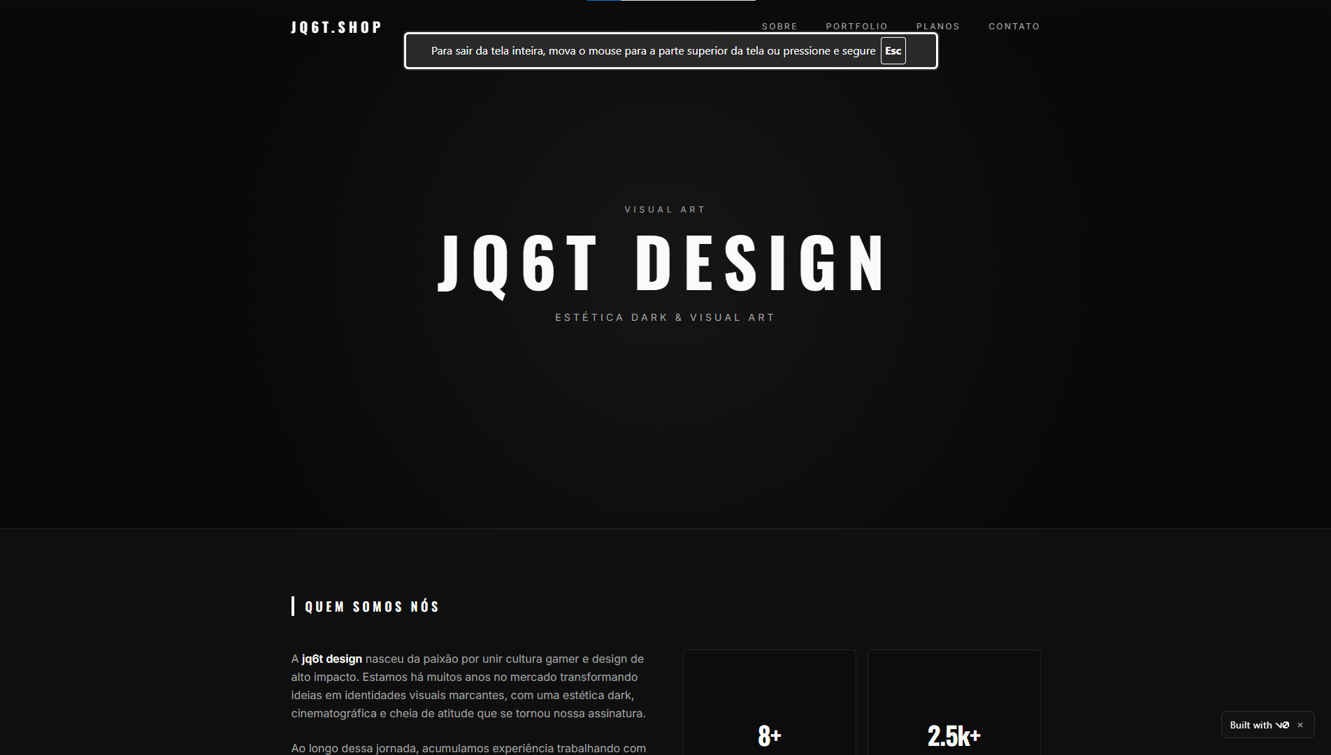 Abertura do site da loja JQ6T Design, com o nome em destaque sobre fundo escuro